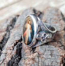 Load image into Gallery viewer, Amulet Ring-Jesus
