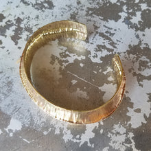 Load image into Gallery viewer, Bronze waves Bracelet
