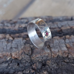 Etched Band with Red Zirconia (7)